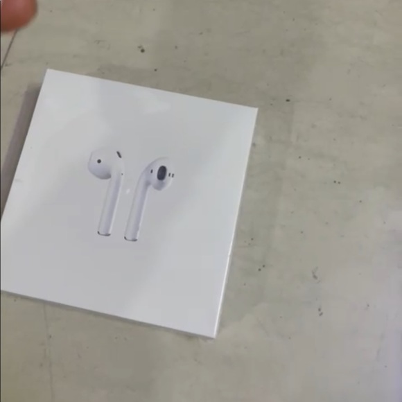 Airpod gen 2 Brand new in box - Picture 5 of 5